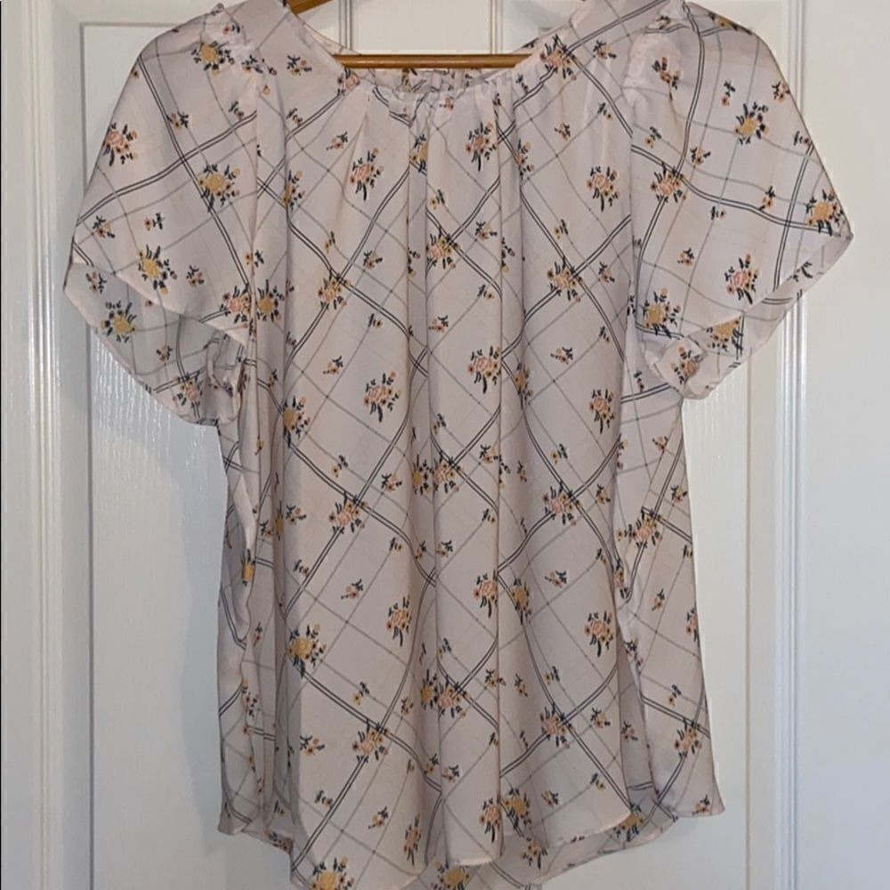 Lauren Conrad floral flutter sleeve top